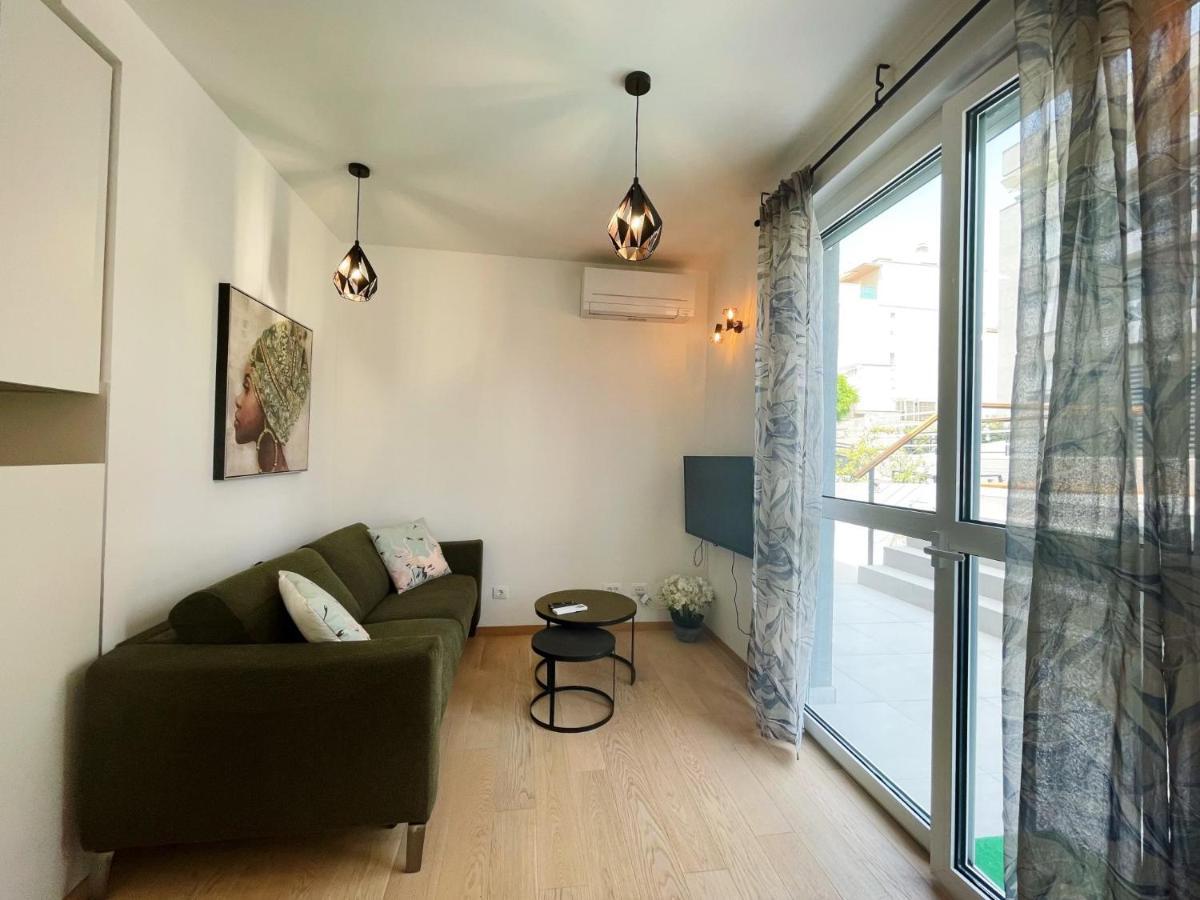 ספליט Cozy Seaside Apartment With Pool & Terrace מראה חיצוני תמונה