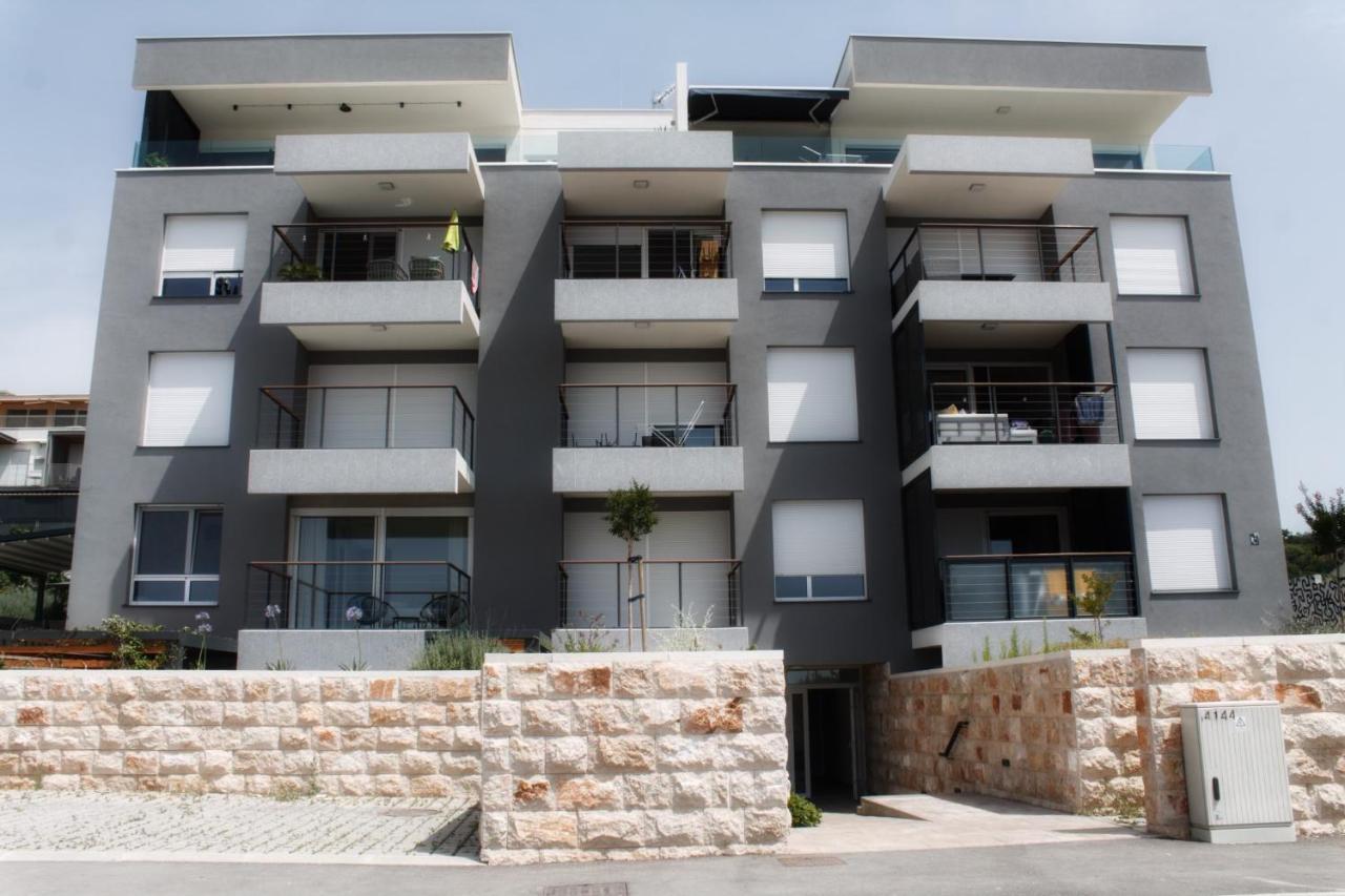 ספליט Cozy Seaside Apartment With Pool & Terrace מראה חיצוני תמונה