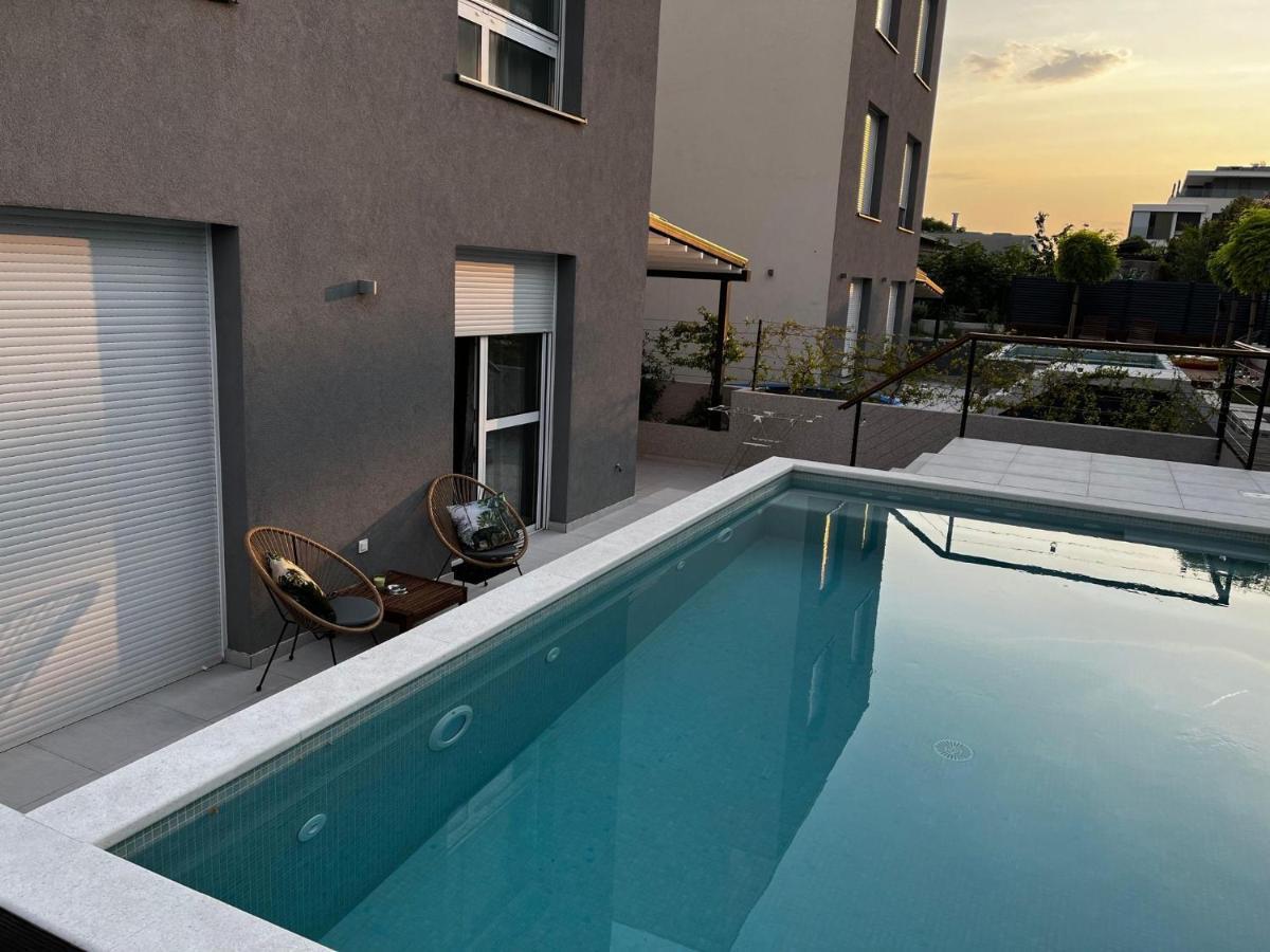 ספליט Cozy Seaside Apartment With Pool & Terrace מראה חיצוני תמונה