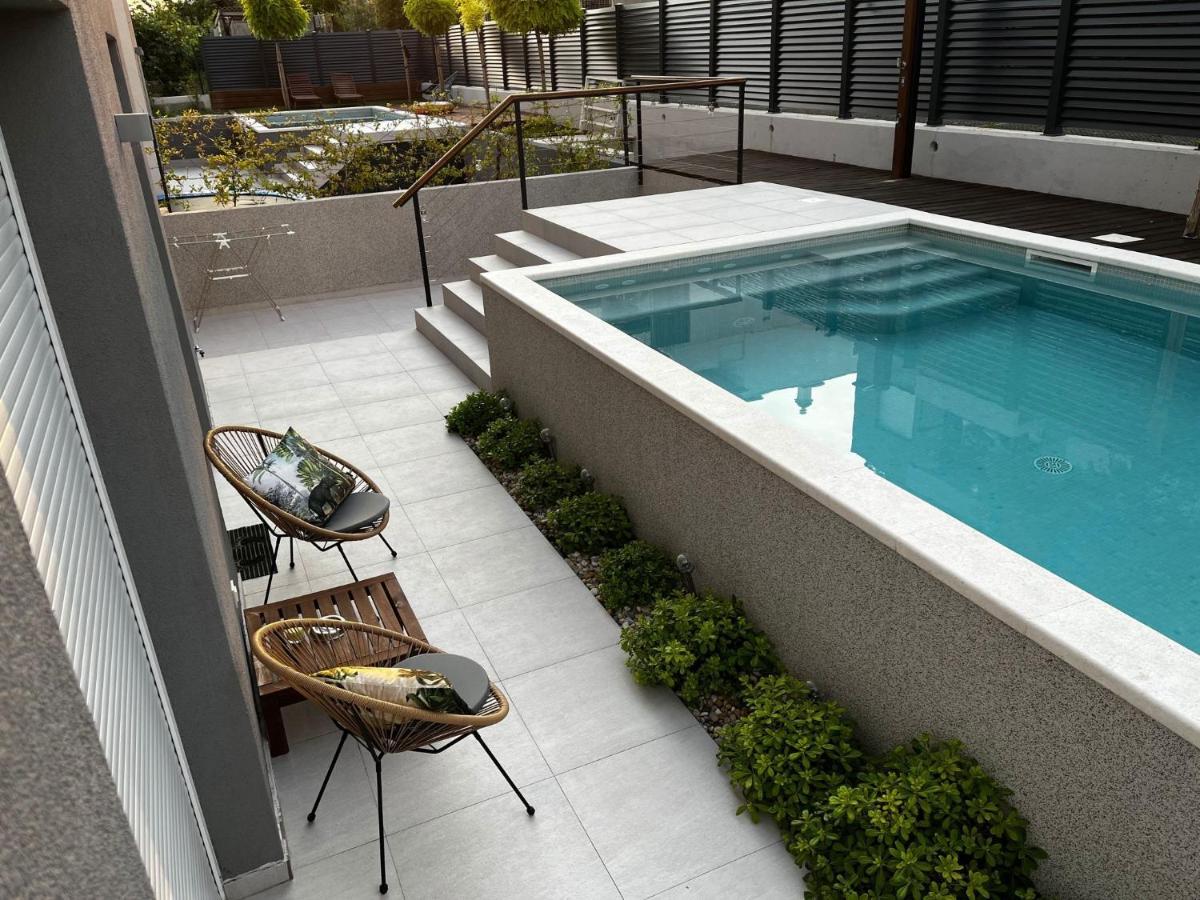 ספליט Cozy Seaside Apartment With Pool & Terrace מראה חיצוני תמונה